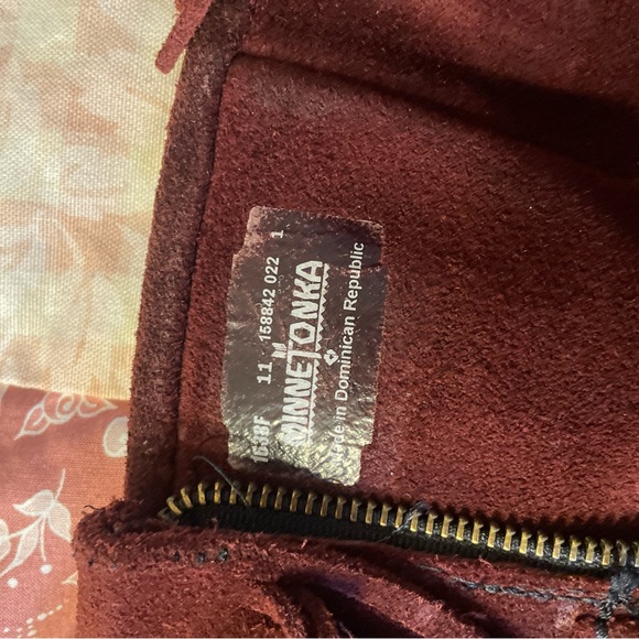 Minnetonka 3 Layer Fringe Boots 1638F Burgundy Moccasin Suede Size 11 - Picture 11 of 12